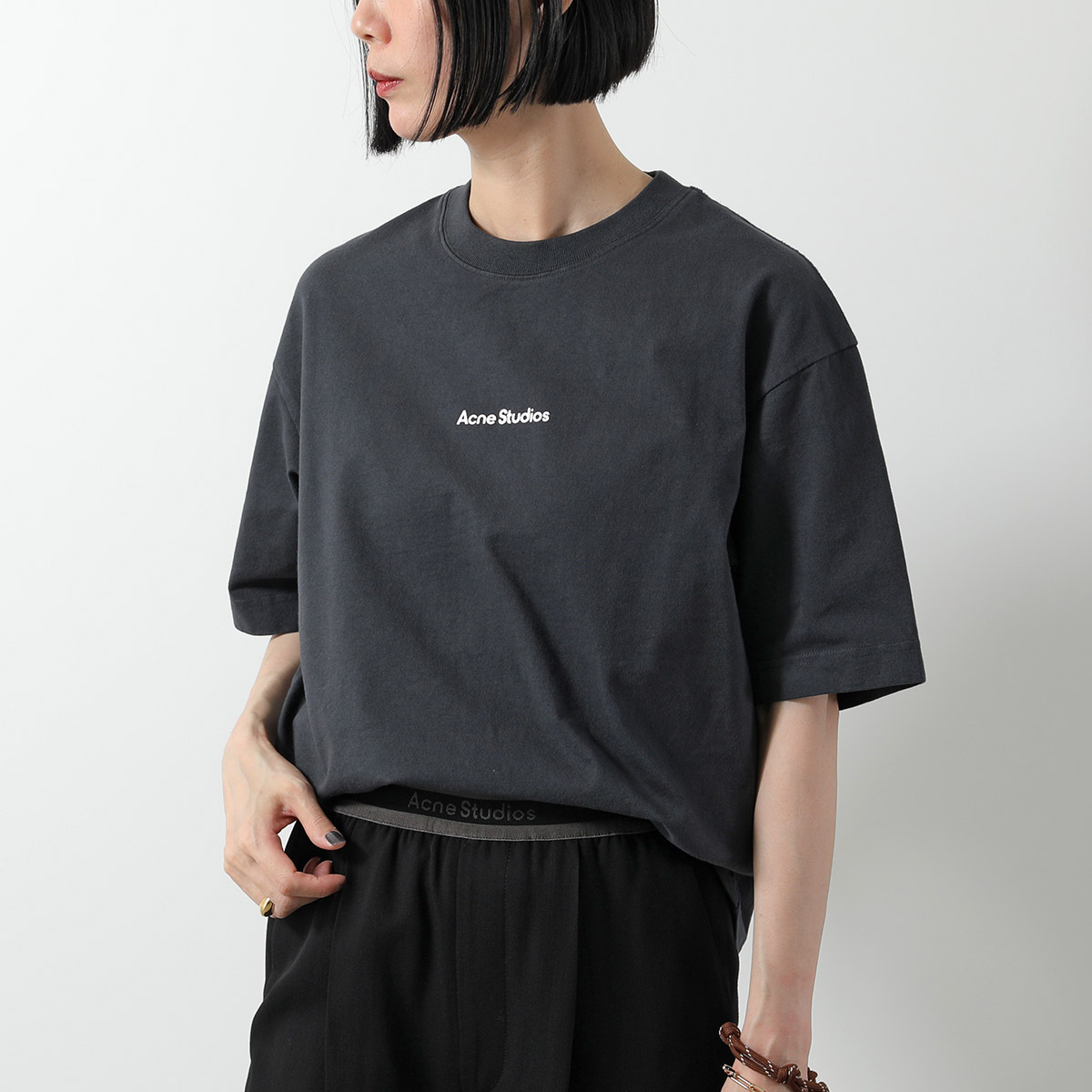 ♪特別価格♪Acne Studios コットンＴシャツ CL0274 Acne Studios - T-shirt stamp logo - Relaxed fit - Black