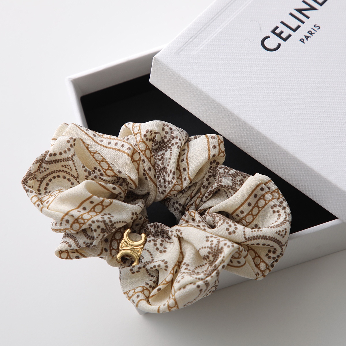 春のコレクション CELINE シルク レディース 461ES2SIB.35OH シュシュ セリーヌ ヘアアクセサリー