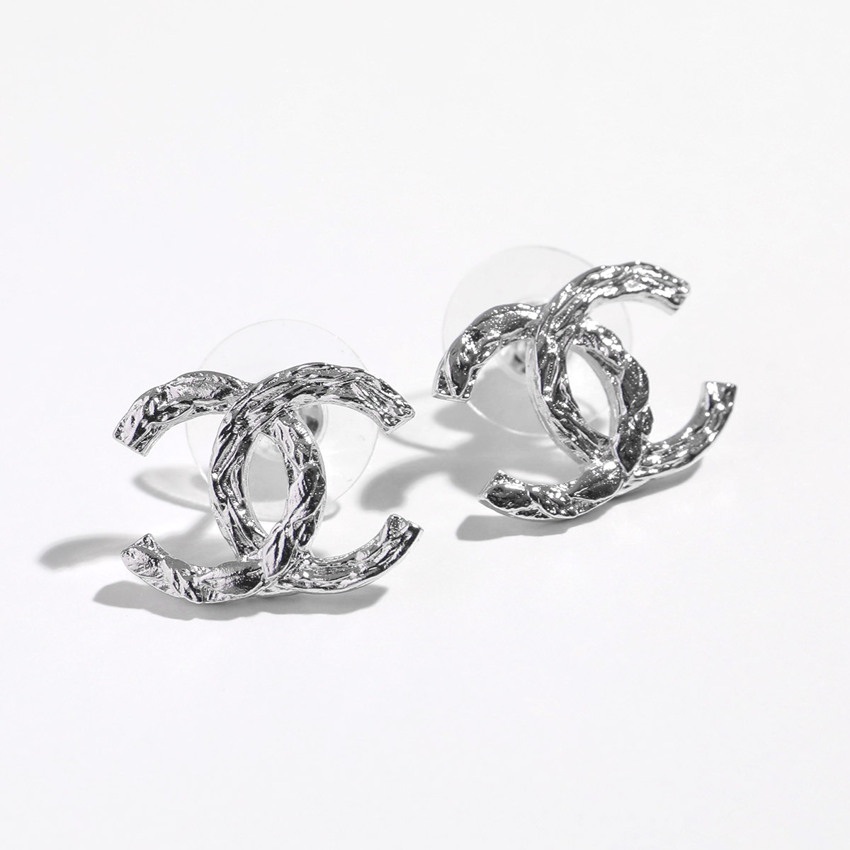 エレガントなデザイン♪【CHANEL】CC ロゴ ピアス CHANEL [正規ラッピング済] シャネル CCマーク ピアス