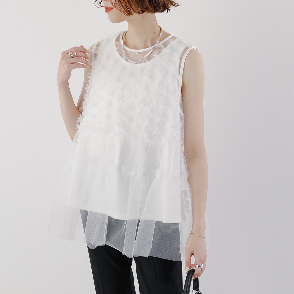 Rene　テントウムシ刺繍ノースリーブブラウス　6011020　2020年商品　紺/ネイビー　売れ筋商品|||ルネ Rene（ルネ） テントウムシ刺繍ノースリーブブラウス 6011020