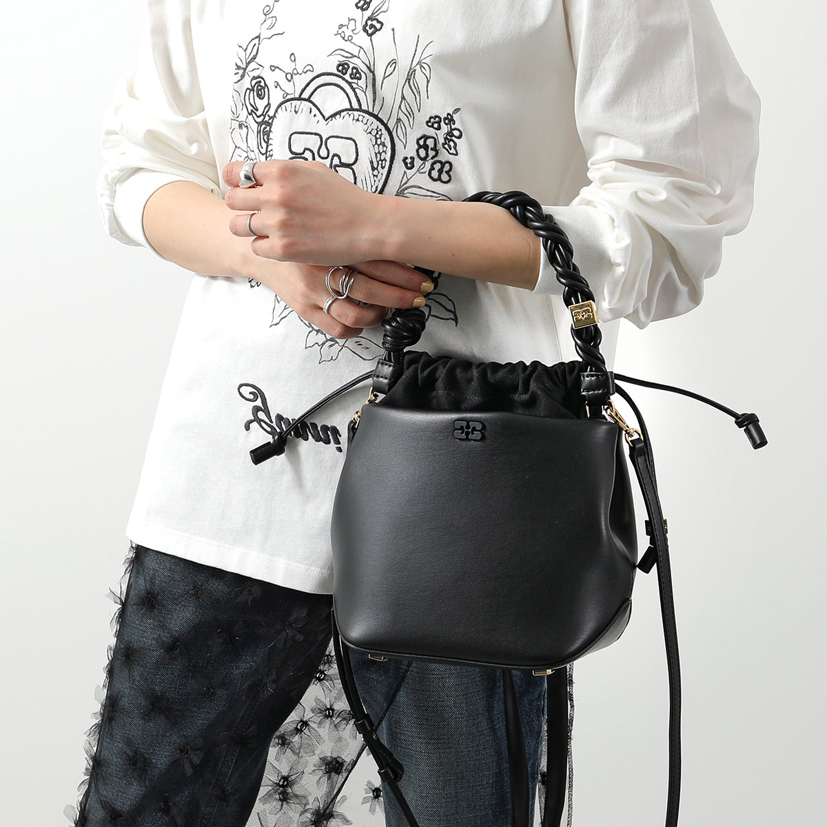 GANNI ガニー ハンドバッグ Bou Bucket Bag A6934 5894 GANNI ガニー ハンドバッグ Bou Bucket Bag A6934 5894