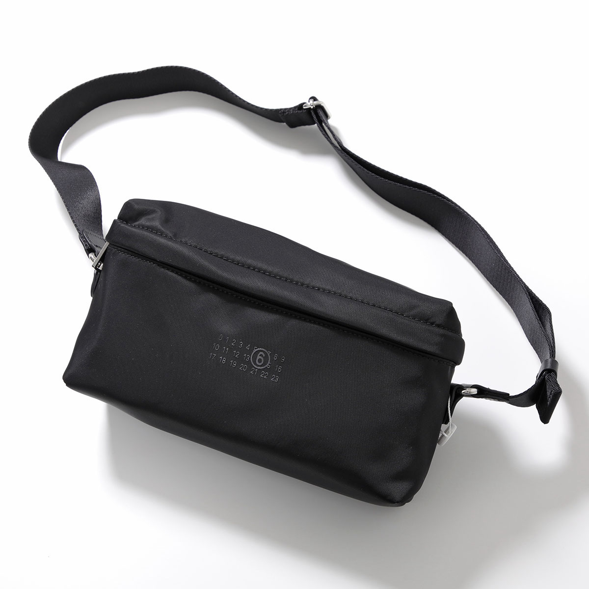 人気☆関税込【MM6】ジャパニーズ スリングバッグ Black (MM6