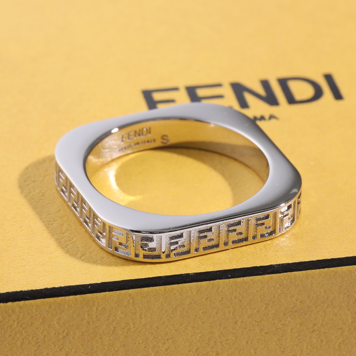 FENDI フェンディ エフ イズ フェンディ ズッカ柄 リング・指輪