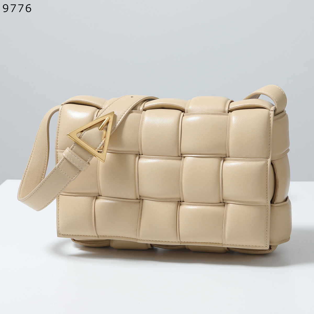 BOTTEGA VENETA ベージュ ボディバッグ　ウェビング　ボッテガ BOTTEGA VENETA（ボッテガ・ヴェネタ） CASSETTE Shoulder Bag