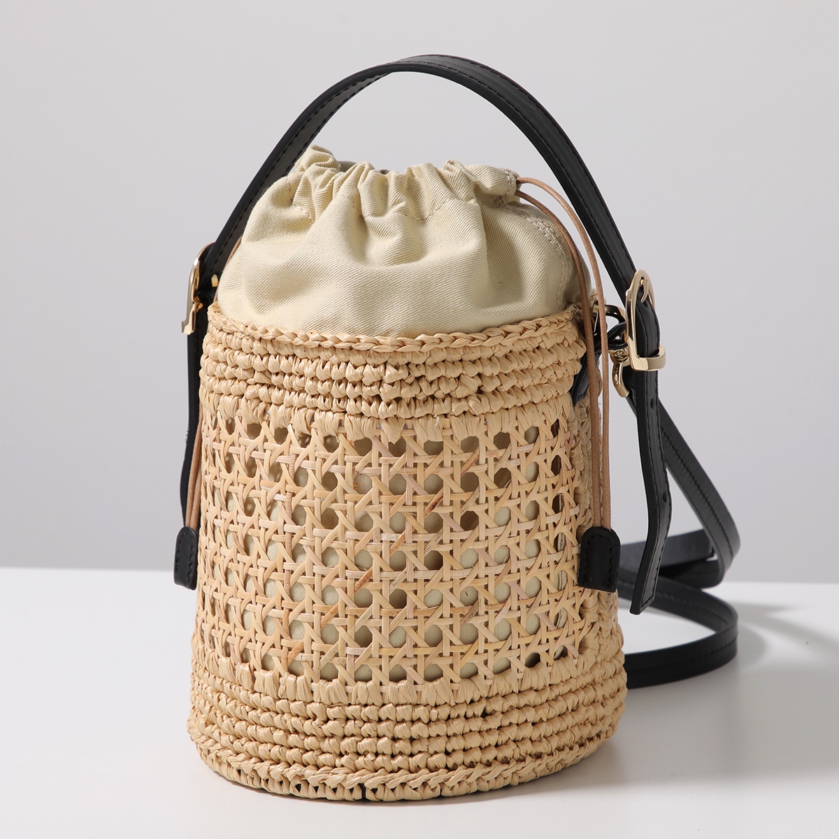 ROBERTO PANCANI バケツデザイン かごバッグ ベージュ 新品未使用 ROBERTO PANCANI バケツデザイン かごバッグ ベージュ 新品未