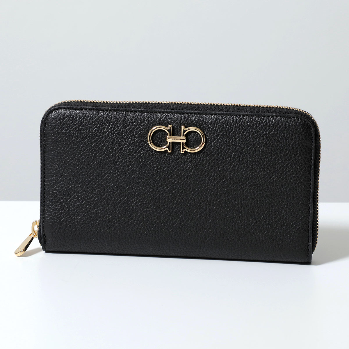 FERRAGAMO（フェラガモ） ラウンドファスナー長財布 220405 レディース