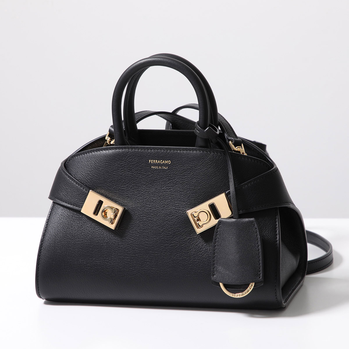 若者に人気のブランド SOFT MINI HUG ハンドバッグ フェラガモ FERRAGAMO ハグ 21 ミニ バッグ