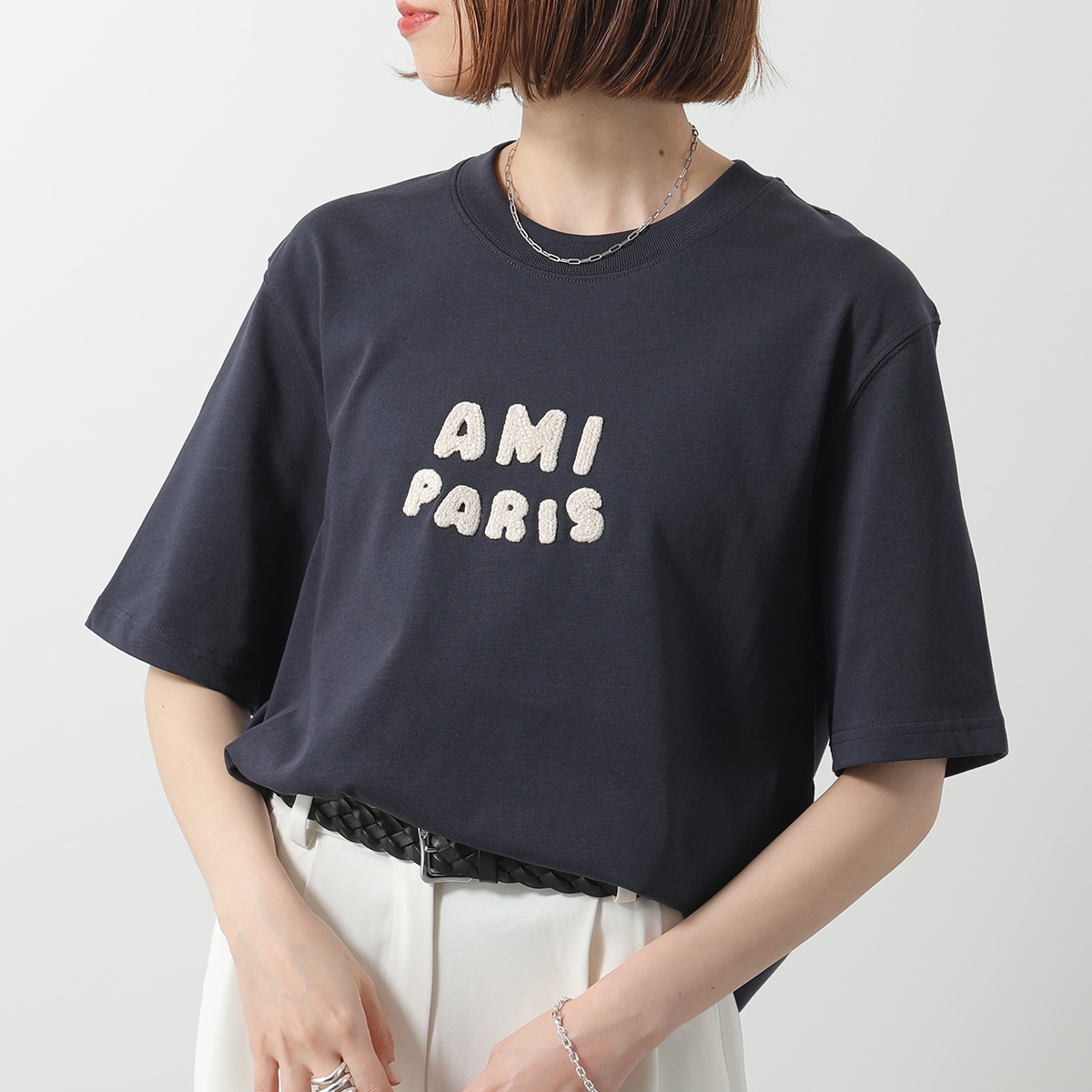 AMI PARIS アミパリス 半袖Tシャツ　人気✨クルーネック　M 男女兼用 AMI PARIS (アミパリス) ロゴパッチ クルーネック 半袖 Tシャツ