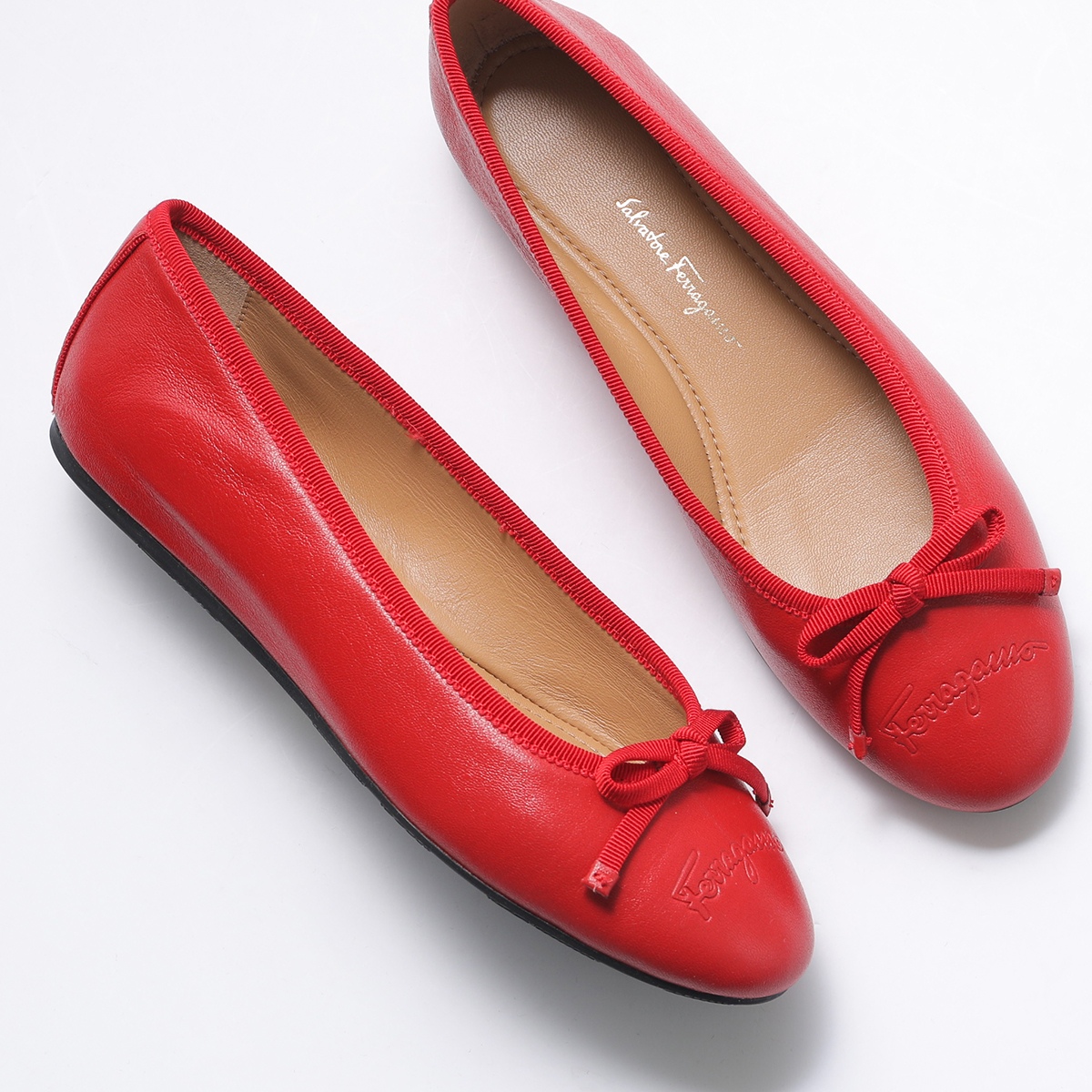 ☆韓国の人気【FERRAGAMO】☆リボン ロゴ バレリーナシューズ☆ FERRAGAMO フェラガモ バレエシューズ BALLERINA バレリーナ