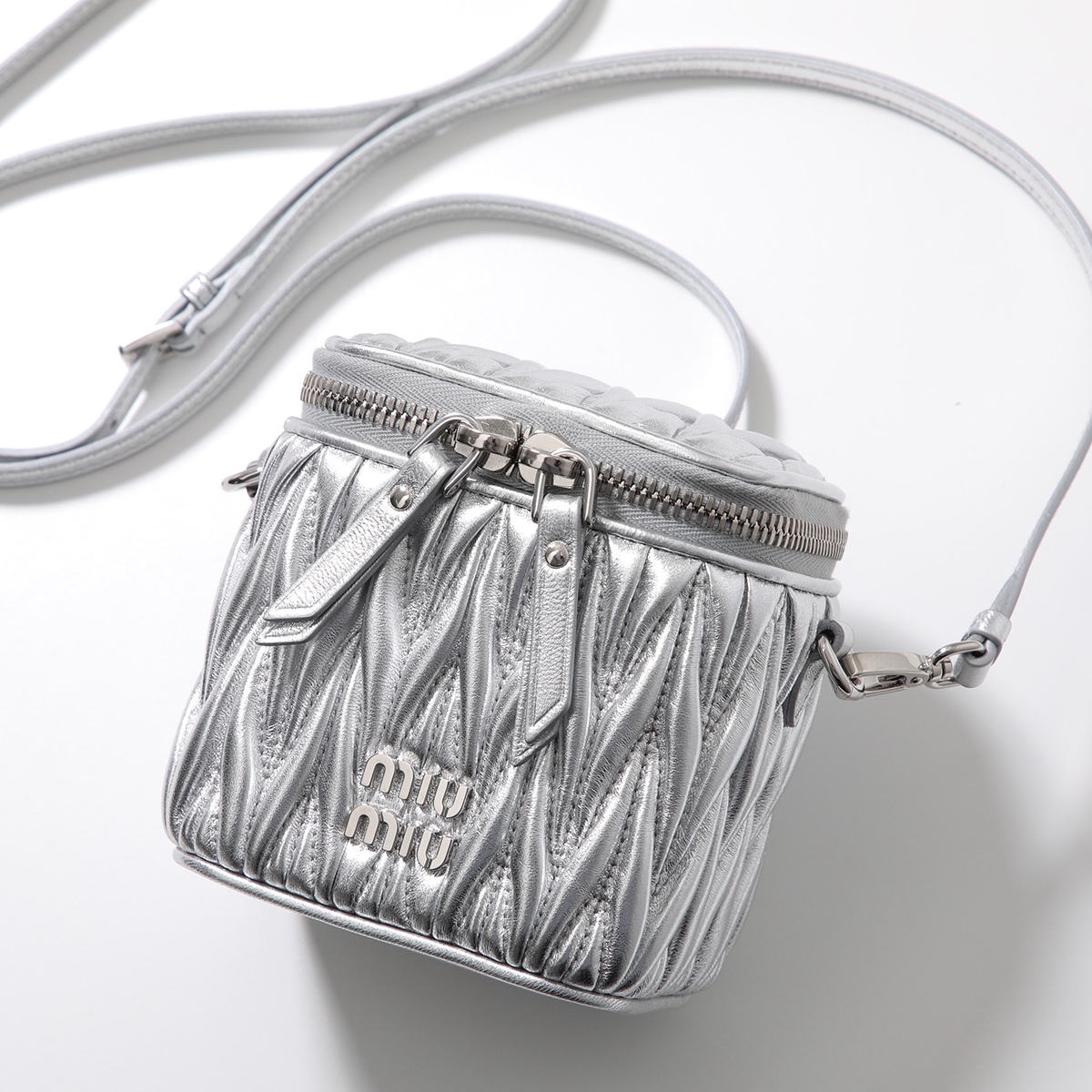 miu MIUMIU ミュウミュウ ショルダーバッグ MATELASSE