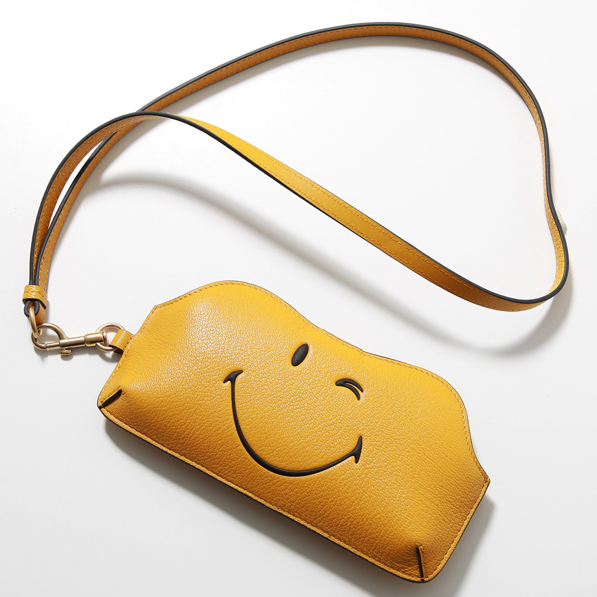 ANYA HINDMARCH アニヤハインドマーチ サングラスホルダー Wink ウインク 201803 レディース ネックストラップ付き メガネケース MUSTARD 5050925201803 | ANYA HINDMARCH | 01