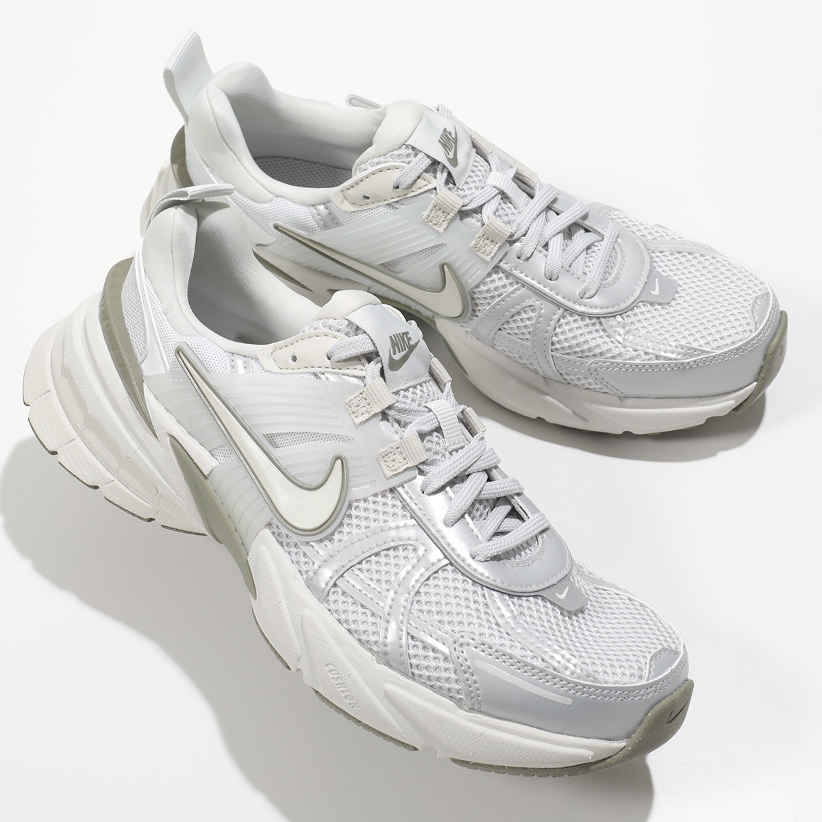 【未使用級】NIKE ナイキ　V2K Run テックスニーカー　シルバー　23 NIKE/ナイキ】追加V2K Run(Silver)（スニーカー）｜NIKE（ナイキ