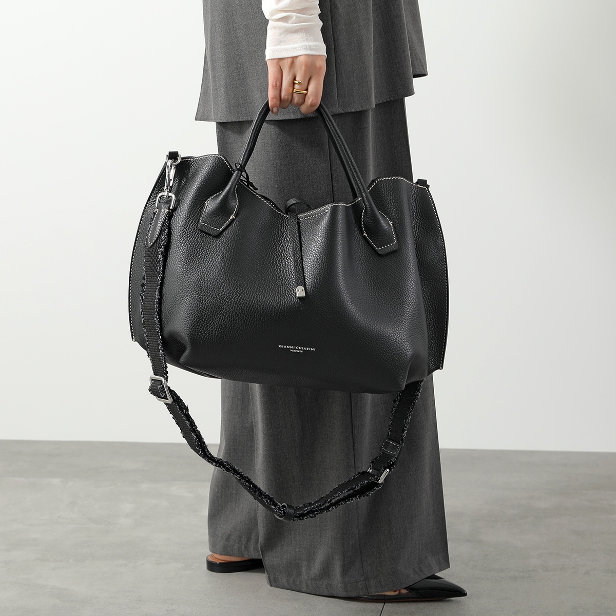 【GIANNI CHIARINI】フィアンマ M ハンドバッグ フィアンマ M｜GIANNI CHIARINI(ジャンニ キアリーニ) │ 公式