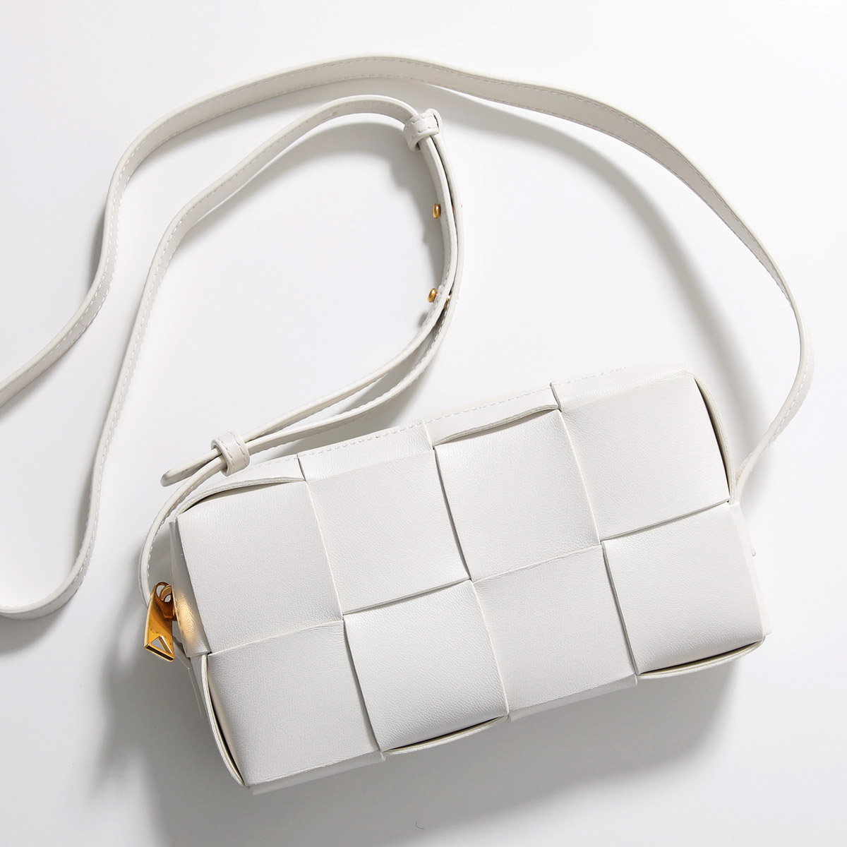 BOTTEGA VENETA ボッテガヴェネタ ショルダーバッグ CASSETTE