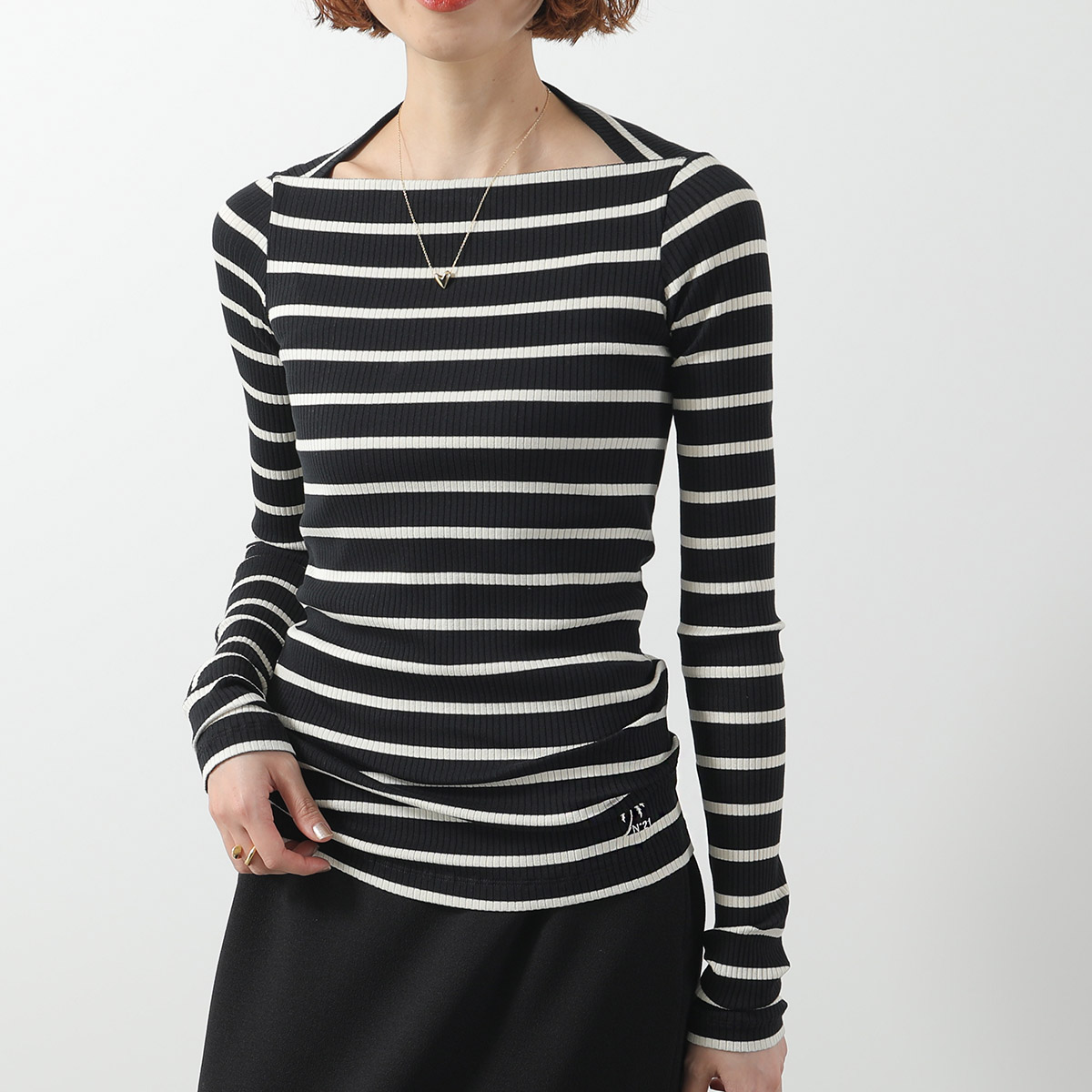 N°21 ヌメロヴェントゥーノ Tシャツ F081 4069 レディース ボーダー 長袖 カットソー ボートネック ストレッチ ロゴ刺繍 R911 N°21 ヌメロヴェントゥーノ Tシャツ F081 4069 レディース