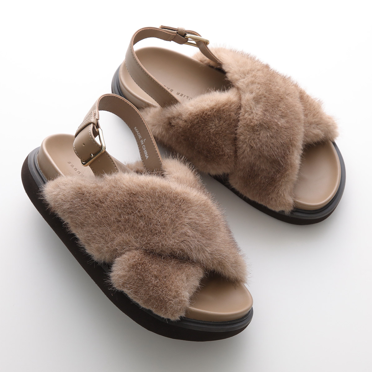 ATELIER BRUGGE アトリエブルージュ サンダル Fur cross sandals