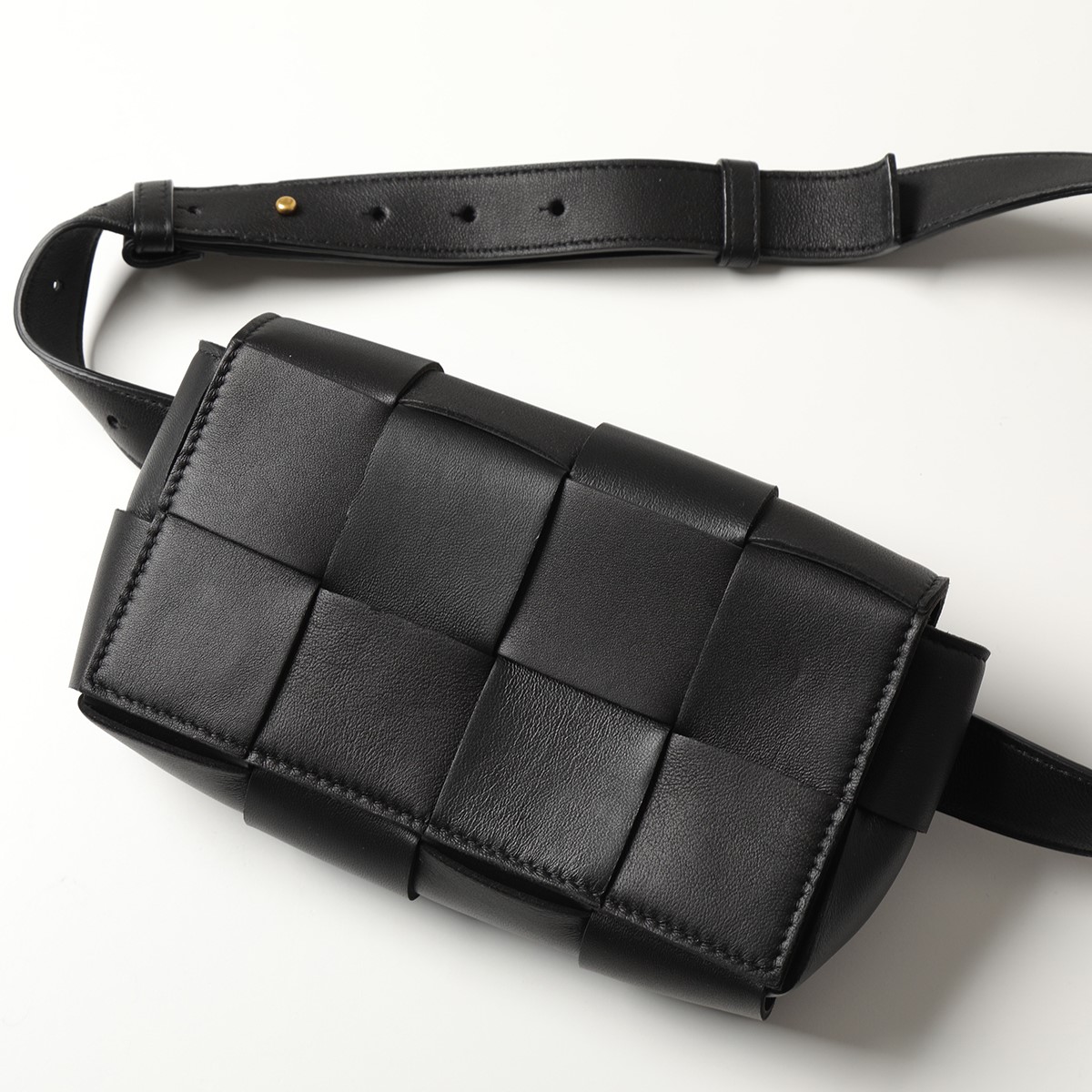 BOTTEGA VENETA ボディバッグ 756312 V3BD2 Padded Intrecciato Belt Bag