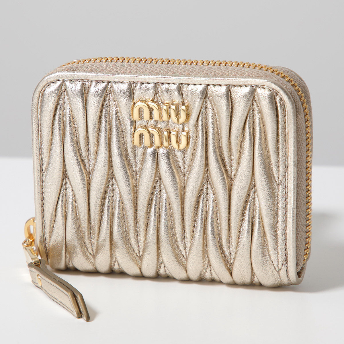 Miu Miu ピンク キルティング ミニ財布 コインケースMATELASSE