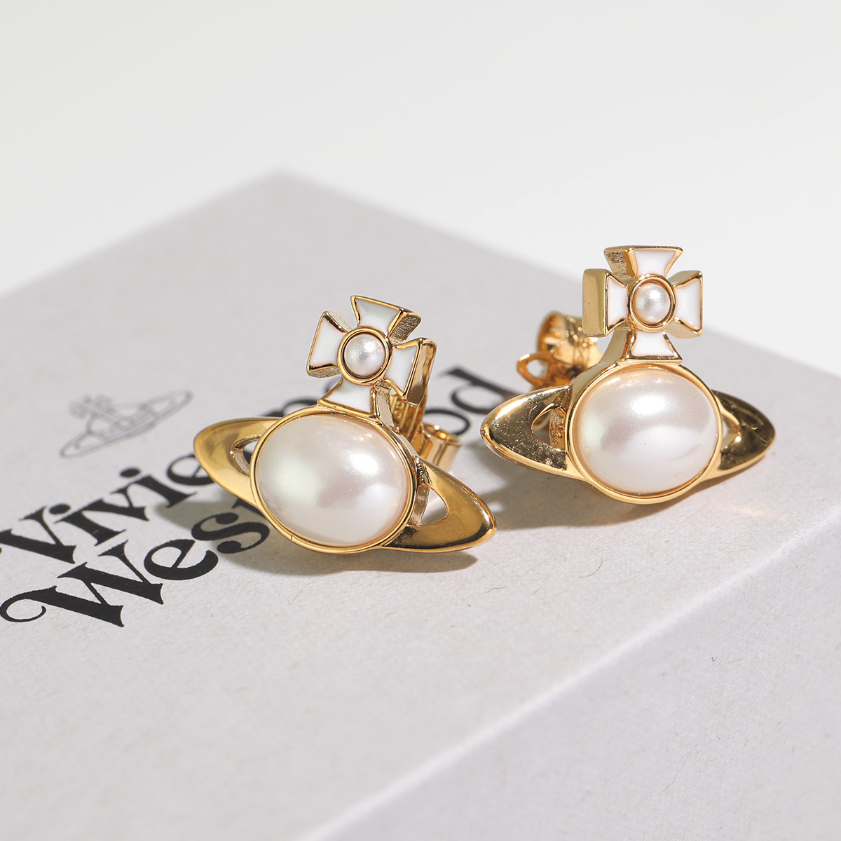 【関税込み】Vivienne Westwood シルバー Lucrece ピアス Vivienneキラキラピアスシルバー