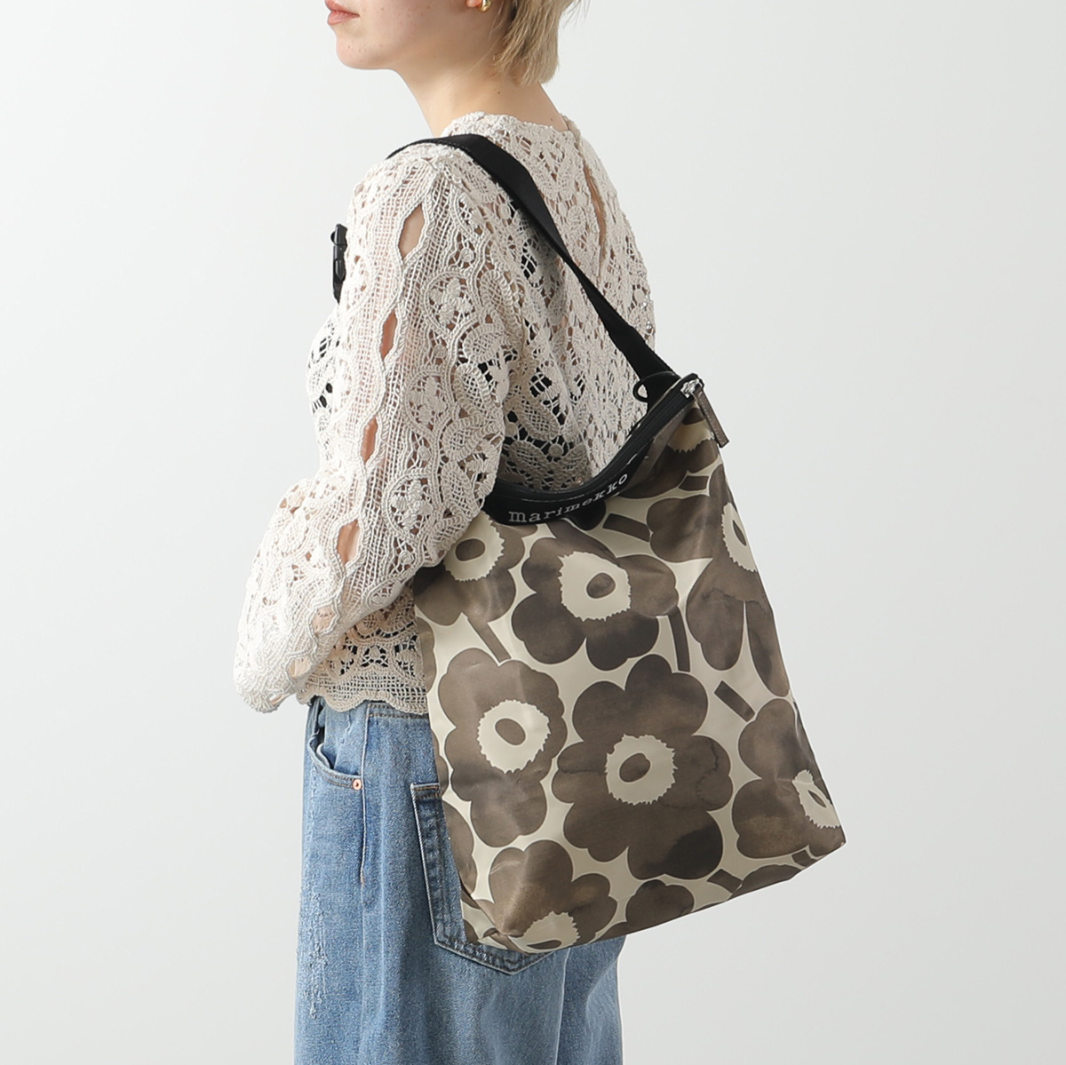 マリメッコ marimekko バッグ Neat Crossbody Unikko M 094574 marimekko マリメッコ ショルダーバッグ Neat Crossbody Unikko