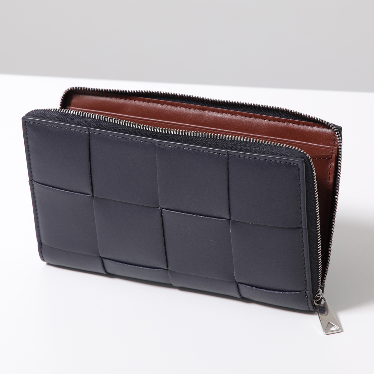 l55　ボッテガヴェネタ　長財布　ブラック　ラウンドファスナー BOTTEGA VENETA ボッテガヴェネタ 長財布(ラウンドファスナー