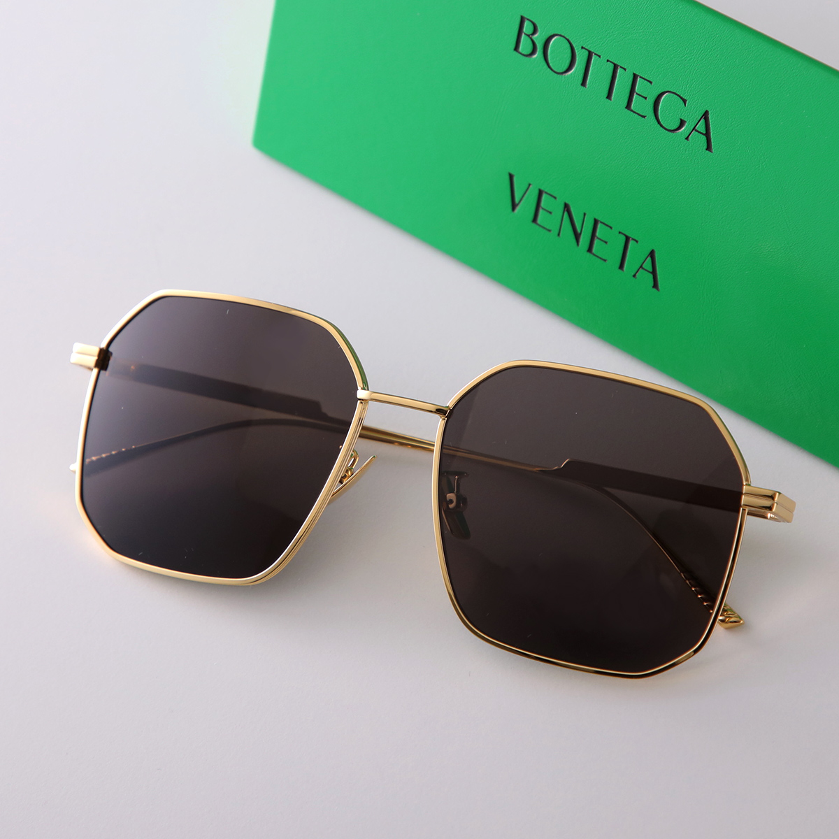BOTTEGA VENETA レディースサングラス（フレーム形状：ティアドロップ
