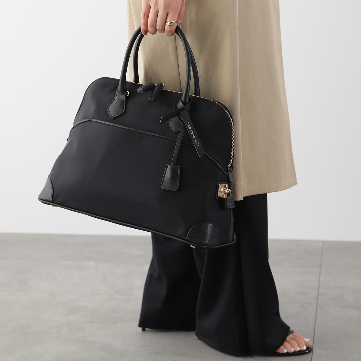 mica della valle ミカデラヴァッレ ショルダーバッグ Katia