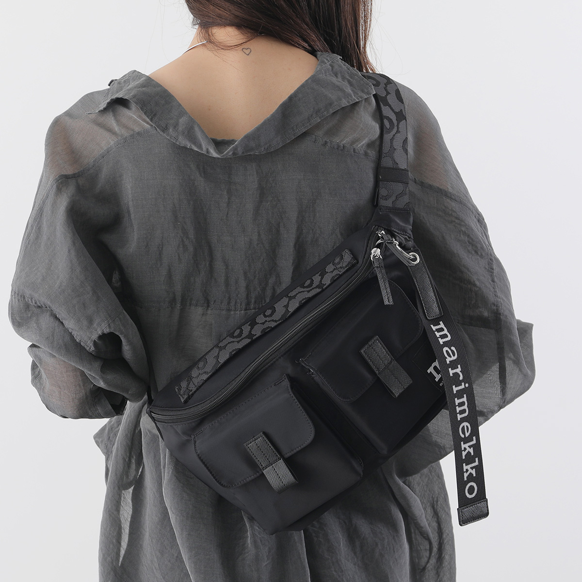 marimekko ブラック ボディバッグ marimekko マリメッコ ボディバッグ Sling Bag M Solid スリング
