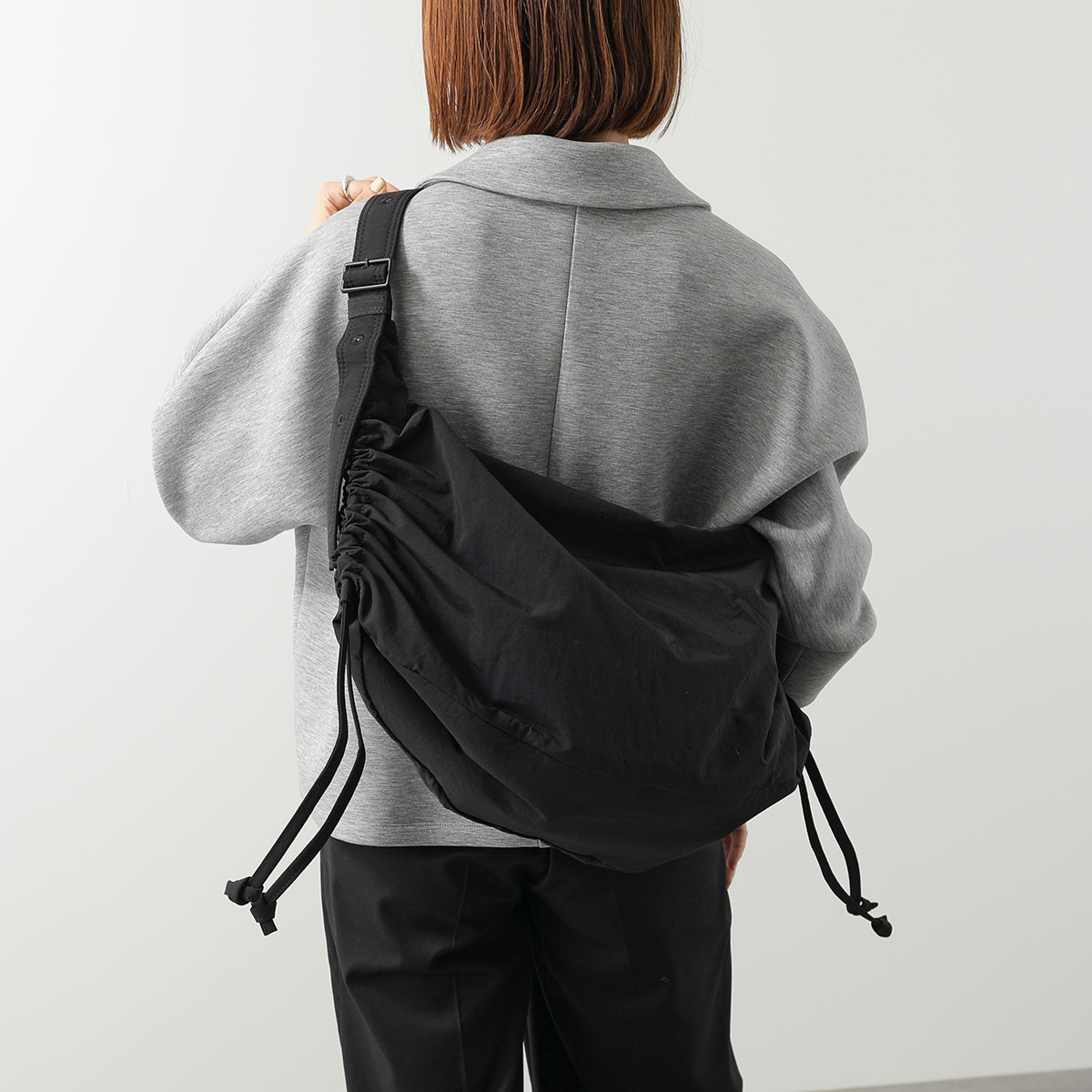 Le Vernis（ル・ベルニ） ショルダーバッグ Stomach bag M 252-210515