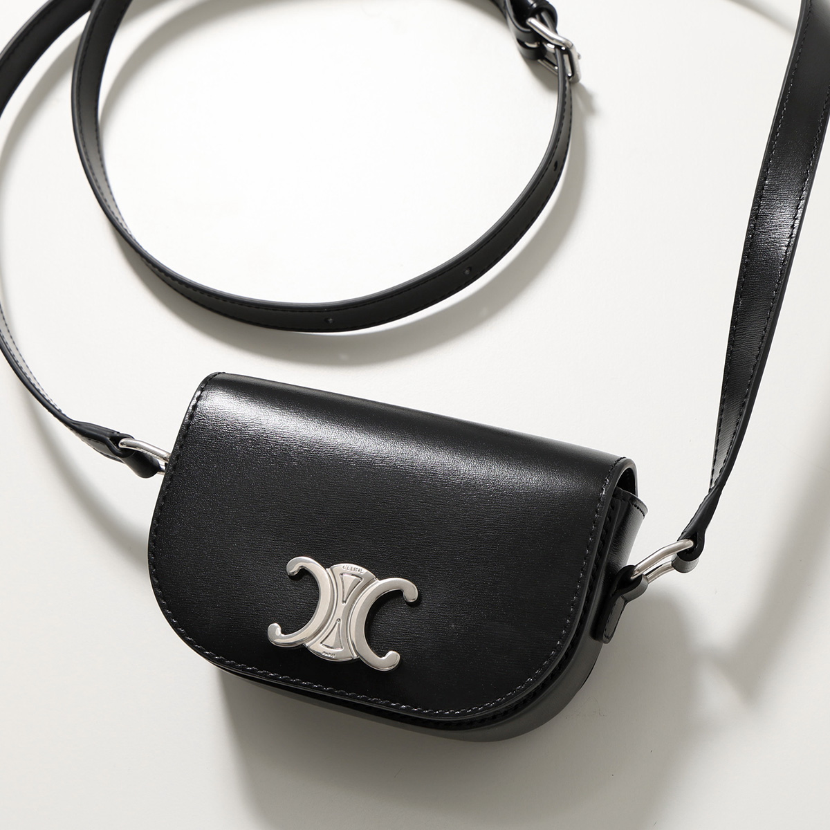 【1点限り❗】CELINE ショルダーバッグ レザー 金具 斜め掛け（調整可能） 1点限り❗】CELINE ショルダーバッグ レザー 金具 斜め掛け