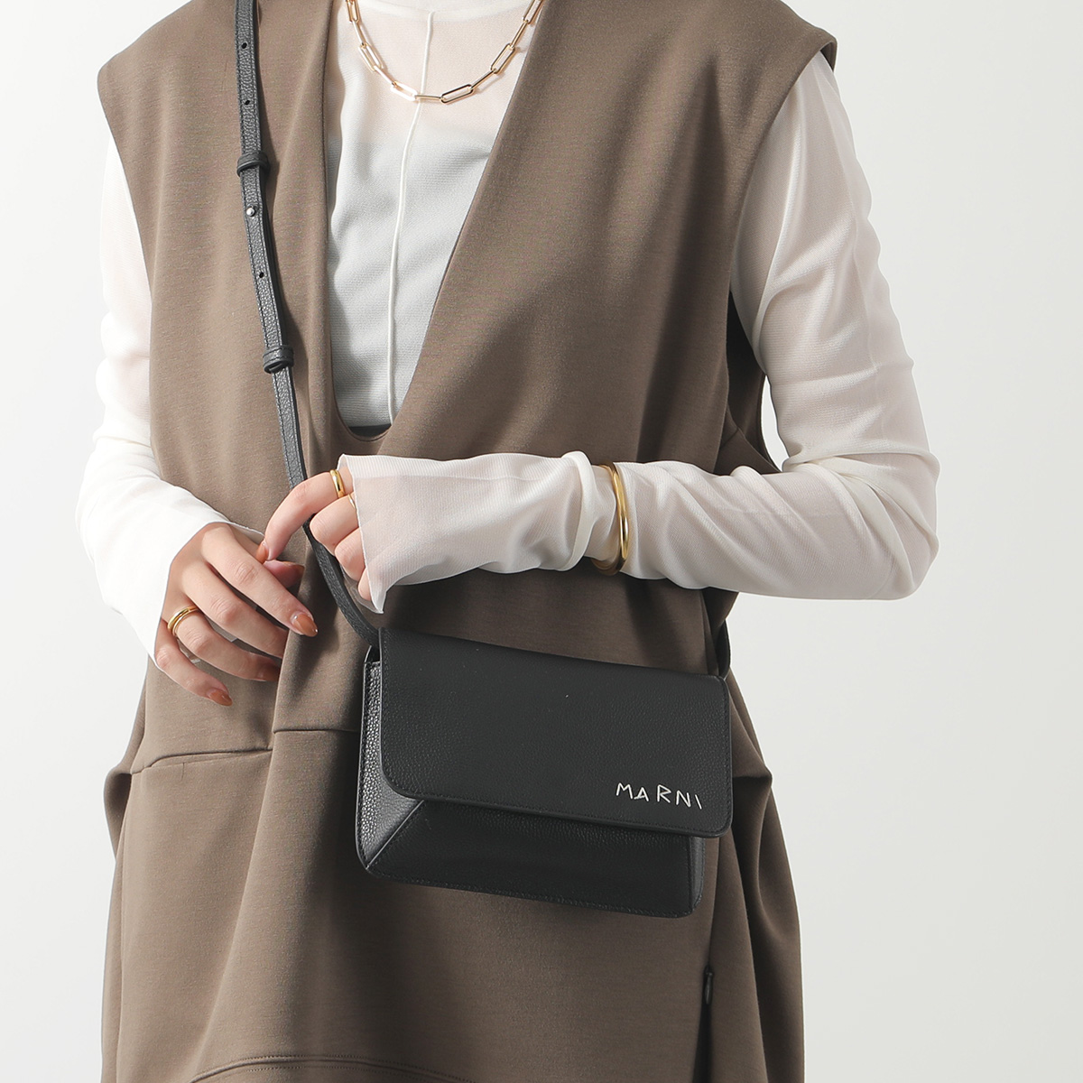 ３ MARNI マルニ レザー ショルダーバッグ グリーン バイカラー 斜め掛け 楽天市場】マルニ MARNI SBMQ0036A0 P3572 ショルダーバッグ