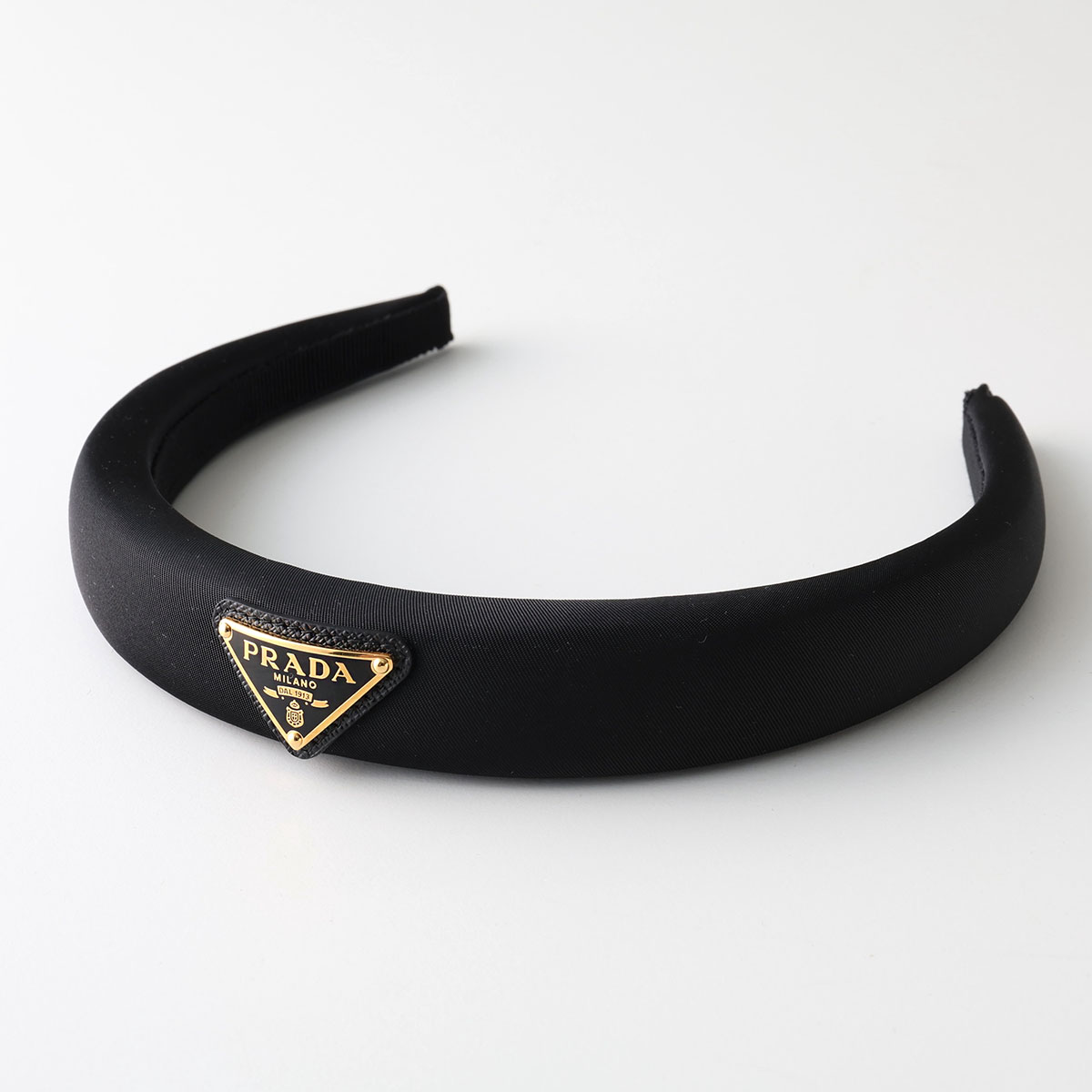PRADA 黒 リボン アクセサリー プラダリボンモチーフ ミニ 黒 ゴールド金具 レディース