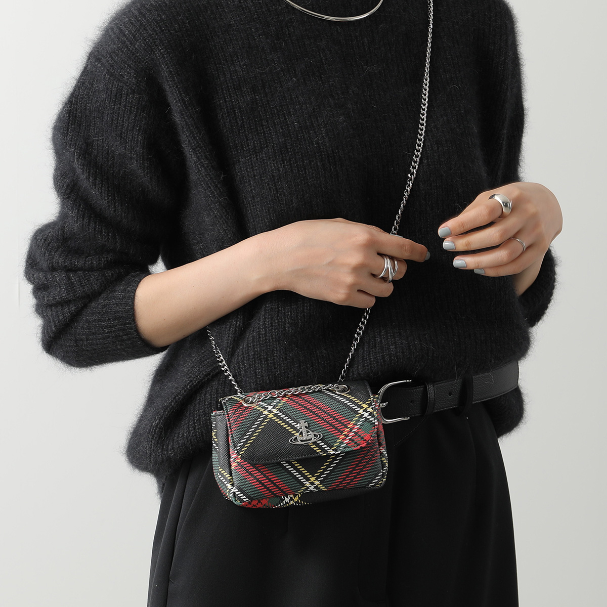 美品 ヴィヴィアンウエストウッド ボディバッグ 総柄 キャンバス チャーム SUPPLE LEATHER CHARM 口金ショルダーバッグ(ブラック系