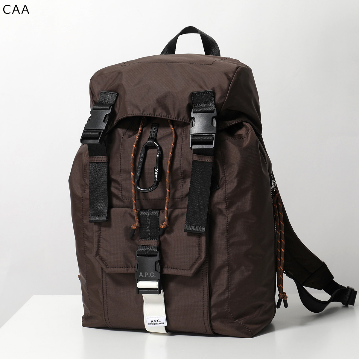 APC A.P.C. アーペーセー バックパック Trek トレック PAAFH H62220 PAAGR H62220 メンズ ナイロン リュック バッグ ロゴ カラビナ付き 鞄 カラー2色の画像