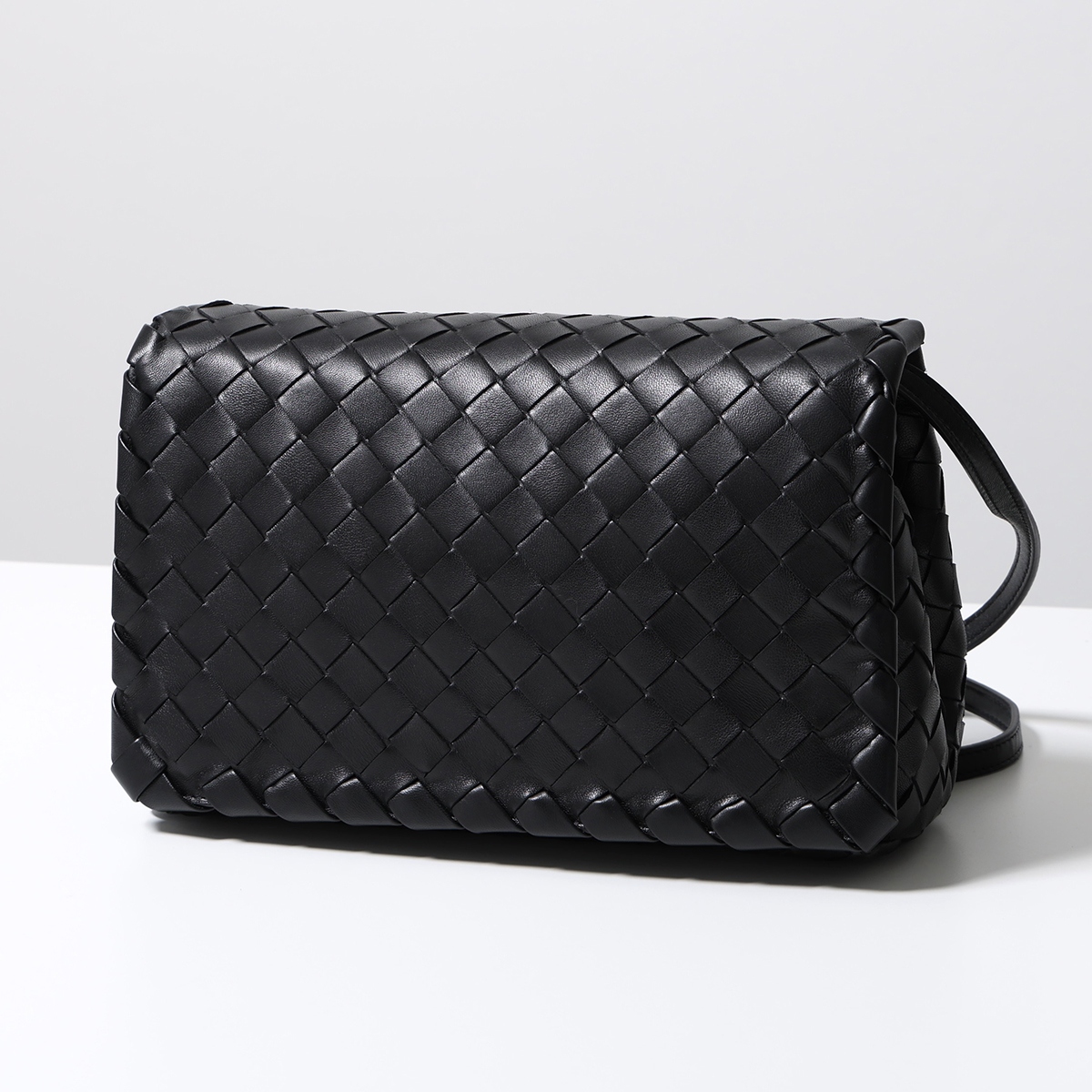 未使用　ボッテガヴェネタ　イントレチャート バッグ　ショルダーバッグ ボッテガヴェネタ(BOTTEGA VENETA)ボッテガヴェネタ イントレ