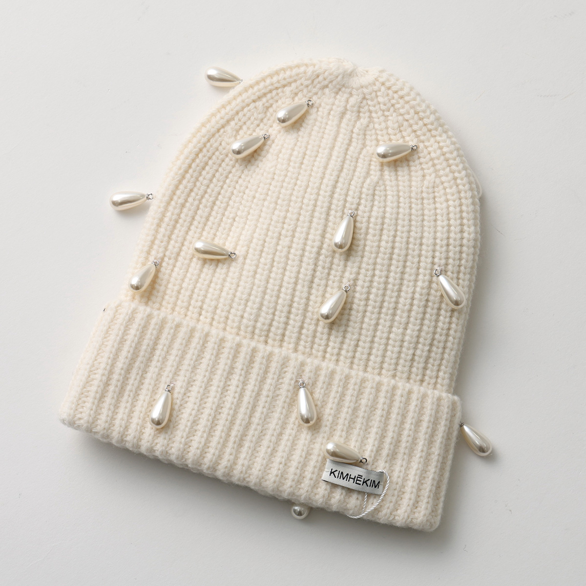 美品 KIMHEKIM キムヘキム ニット ニット帽 パール 帽子 白 KIMHEKIM キムヘキム ニット帽 PEARL EMBELLISHED BEANIE ZF3HT01