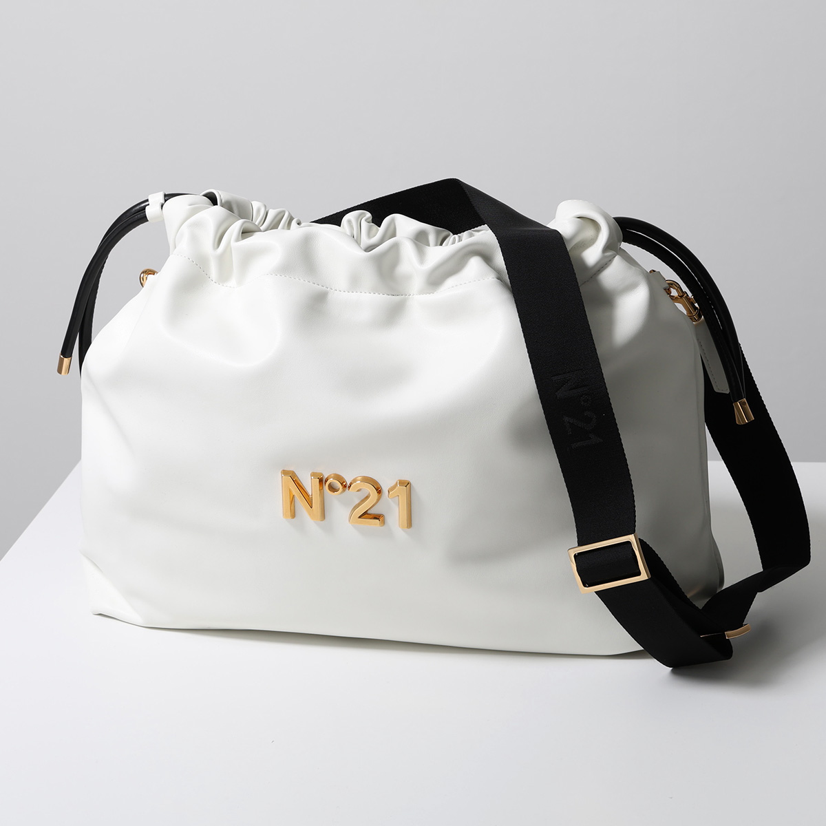 N°21（ヌメロヴェントゥーノ） 巾着バッグ Eva Eco Large エヴァ