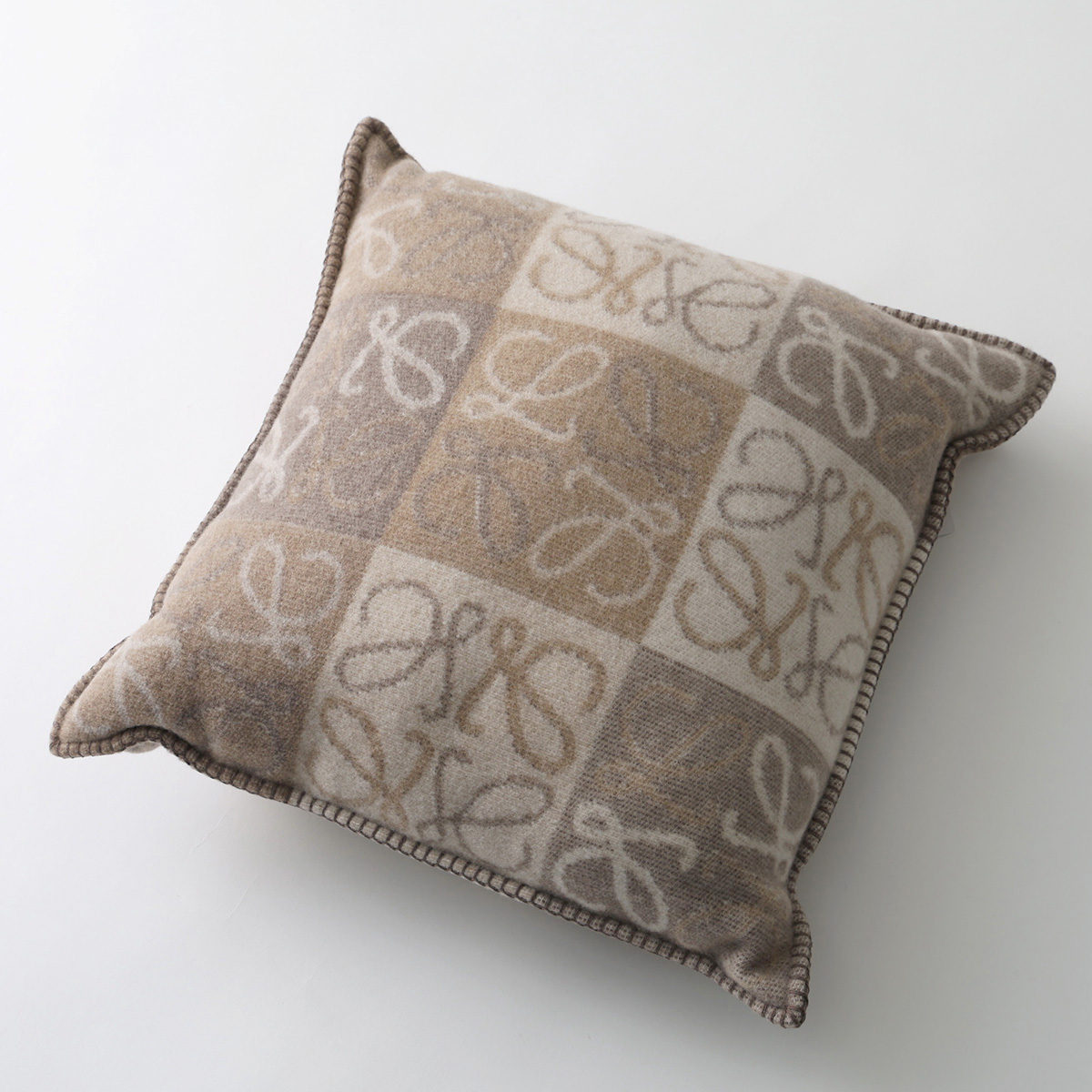 正規品　超美品　LOEWE ロエベ　カフス　アナグラム　ブルガリ　グッチ ロエベ LOEWE LOEWE ブローチ ANAGRAM BROOCH アナグラム （25020/8130