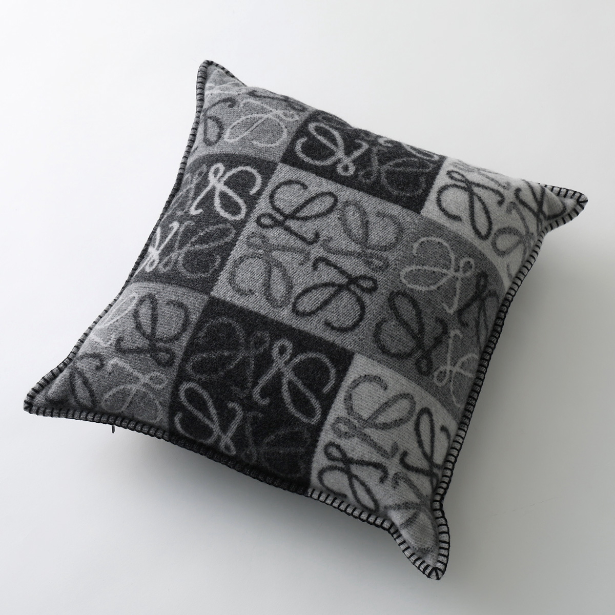 LOEWE（ロエベ） クッション F811487X33 レディース メンズ カシミヤ混