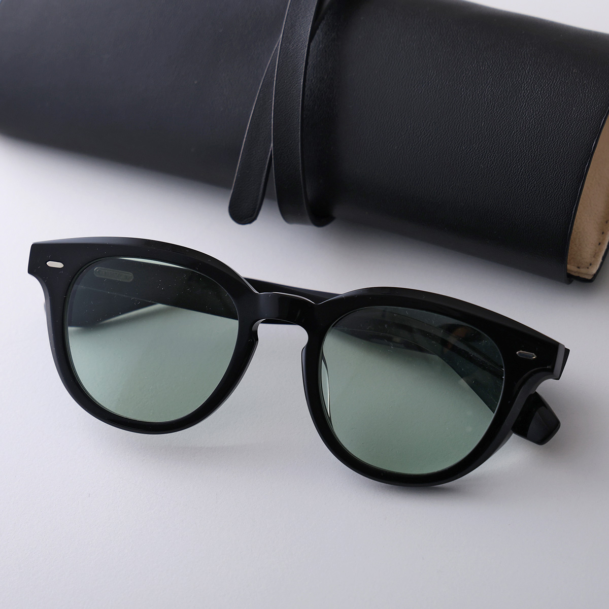 OLIVER PEOPLES（オリバーピープルズ） サングラス N.05 OV5547U