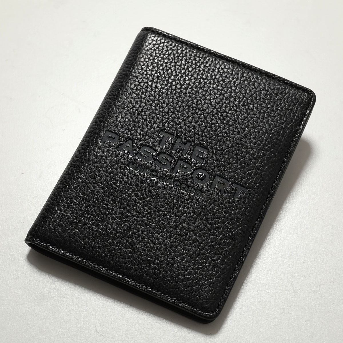 MARC JACOBS（マーク・ジェイコブス） パスポートケース 2P5STR003S02