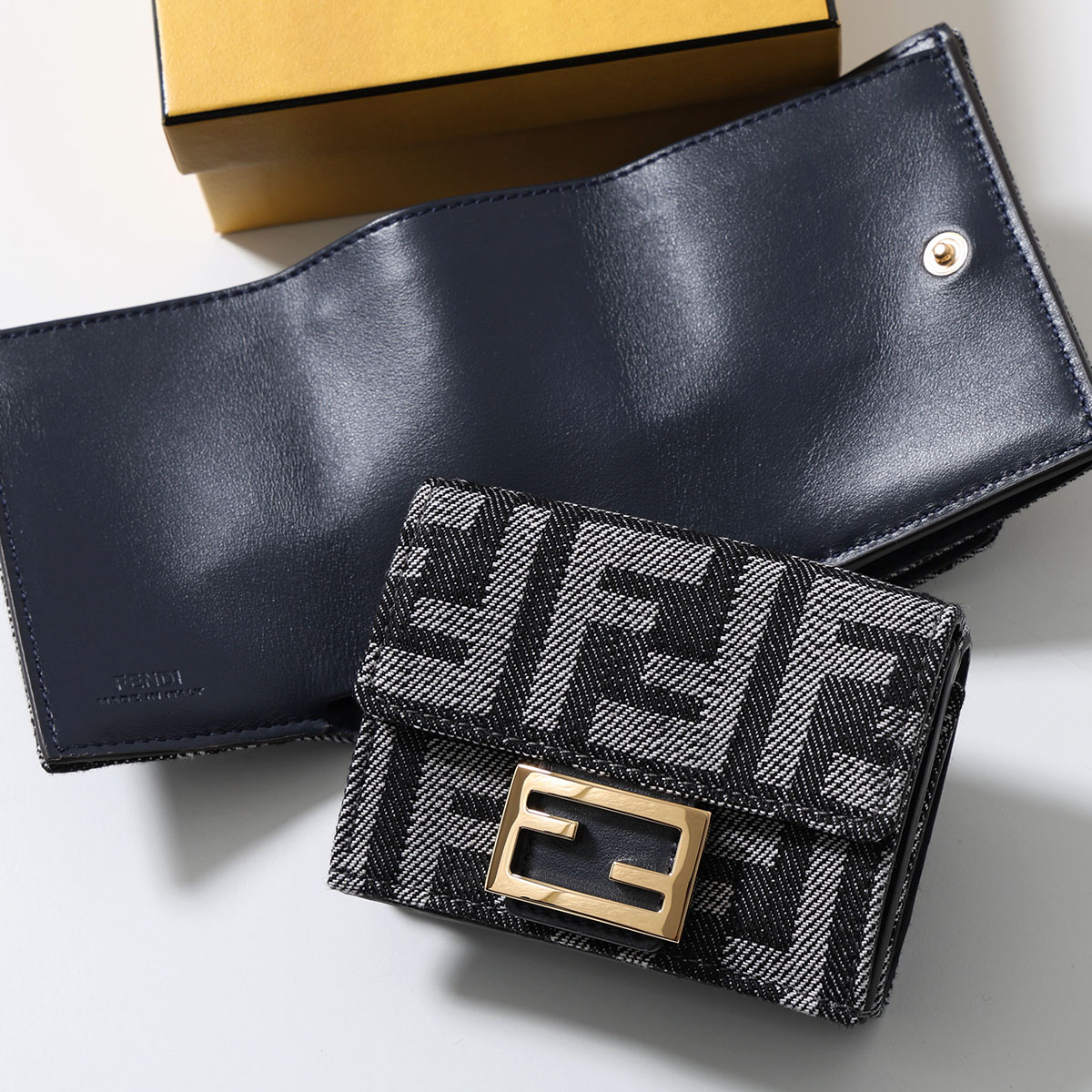【購入から2日以内発送!】FENDI三つ折り財布 楽天市場】FENDI フェンディ MICRO TRI-FOLD WALLET 三つ折り財布