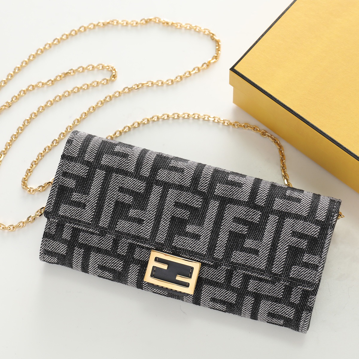 FENDI（フェンディ） チェーンウォレット CHAIN CONTINETAL チェーン