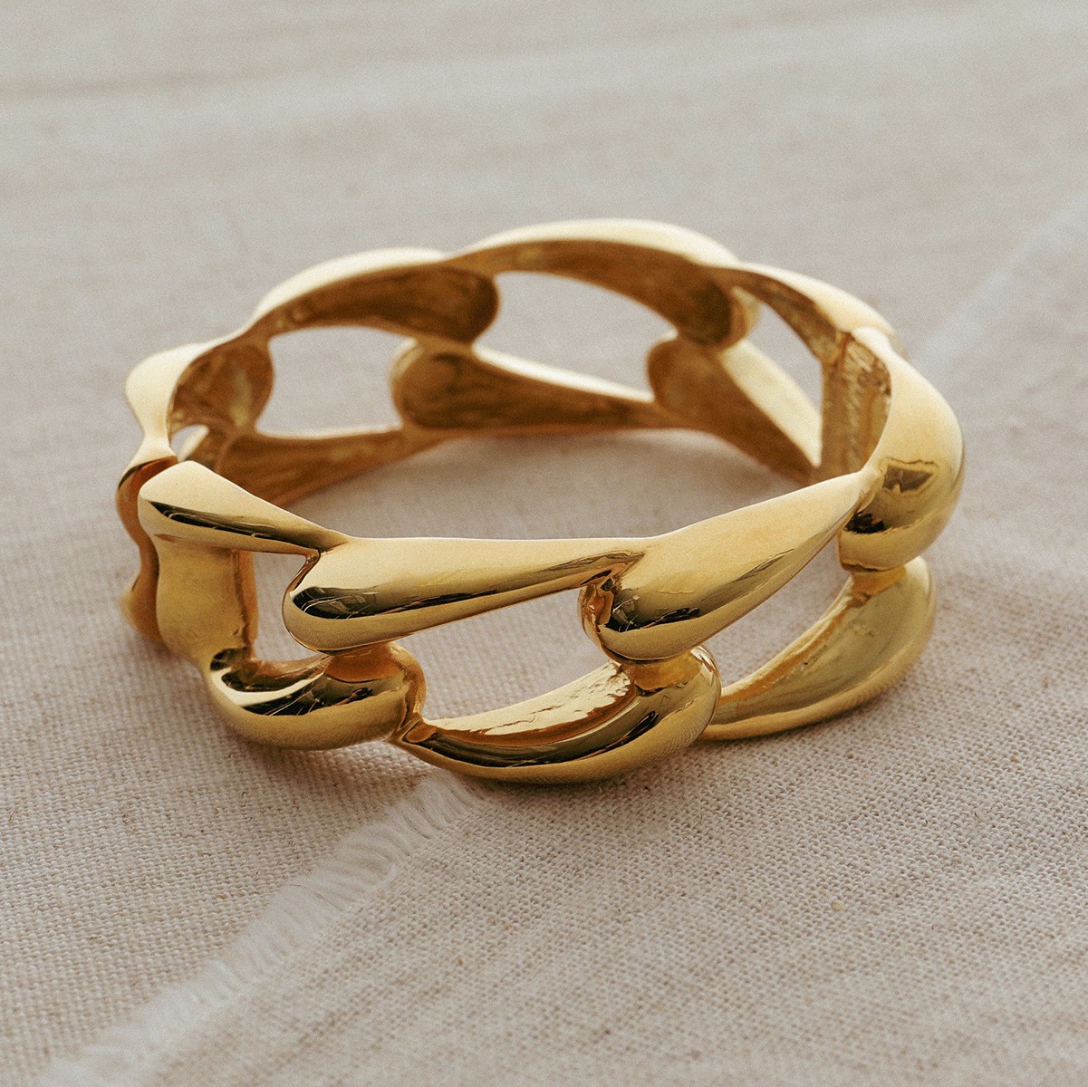 ケネスジェイレーン クリスタルゴールド バングル ブレスレット