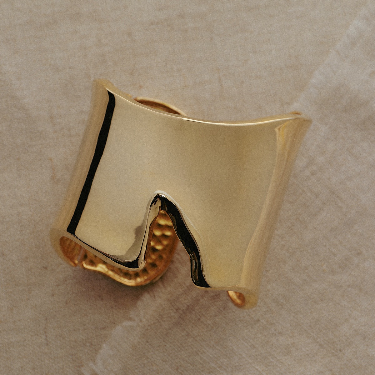 Kenneth Jay Lane ケネス ジェイ レーン バングル polished gold V