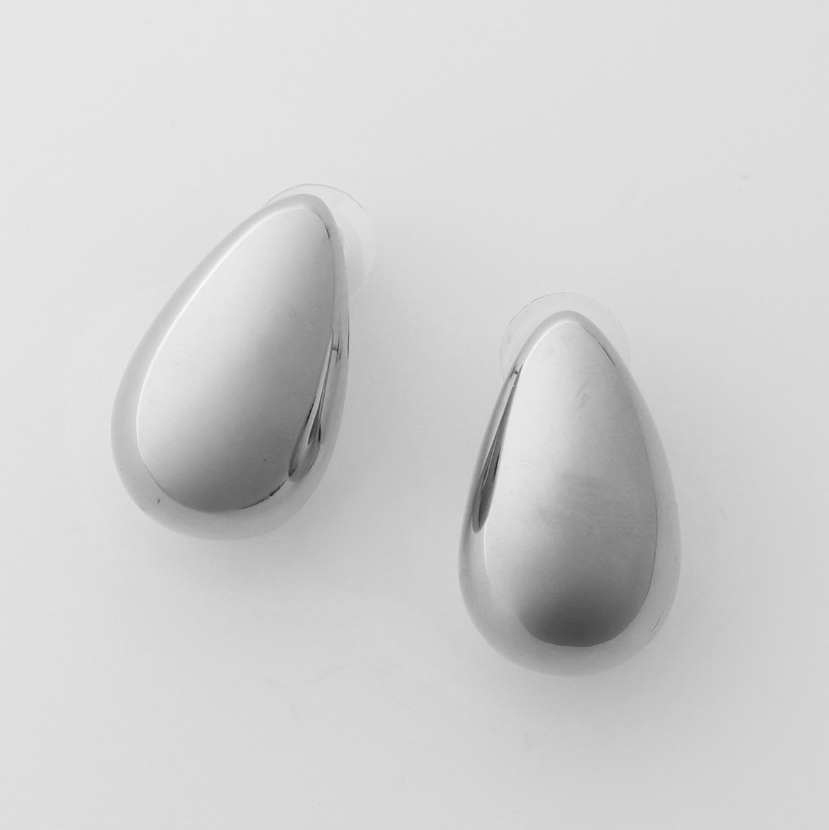Kenneth Jay Lane ケネス ジェイ レーン ピアス tapered hoop pierced