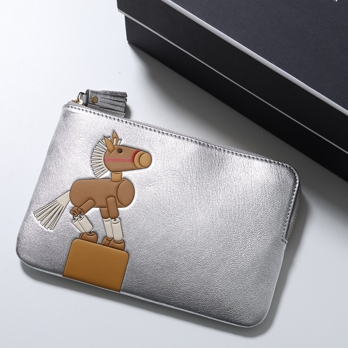 ANYA HINDMARCH（アニヤ・ハインドマーチ） ポーチ Zip Loose Pocket