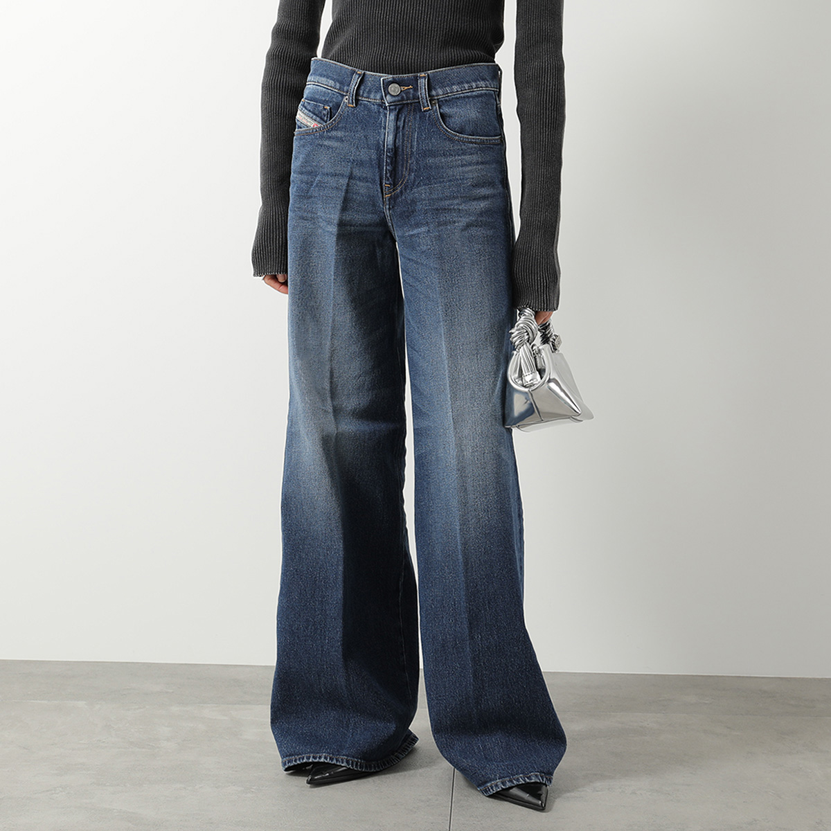 DIESEL（ディーゼル） デニムパンツ flare jeans 1978 D-AKEMI A03624