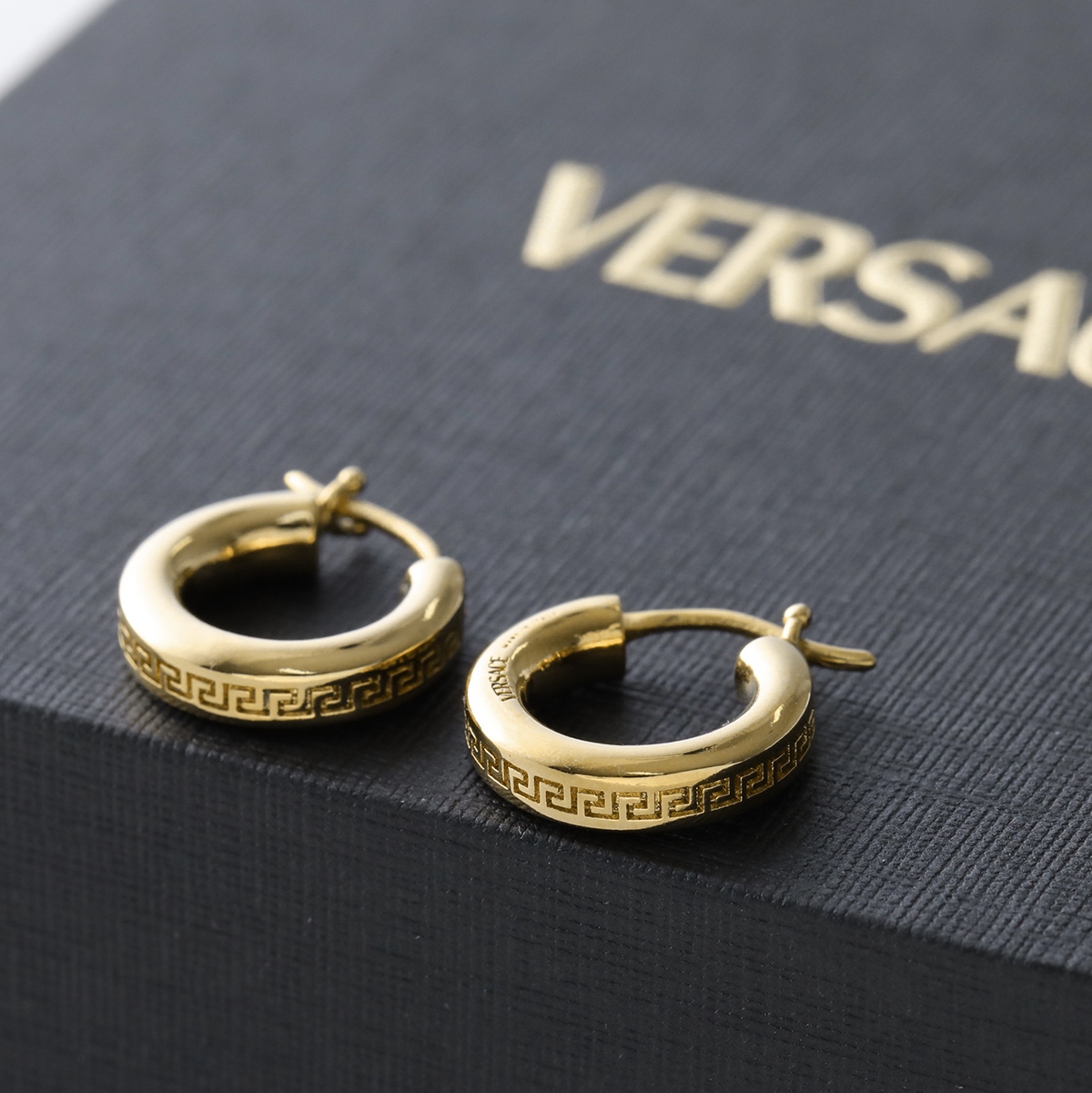 VERSACE（ヴェルサーチェ） ヴェルサーチ フープピアス 1018958