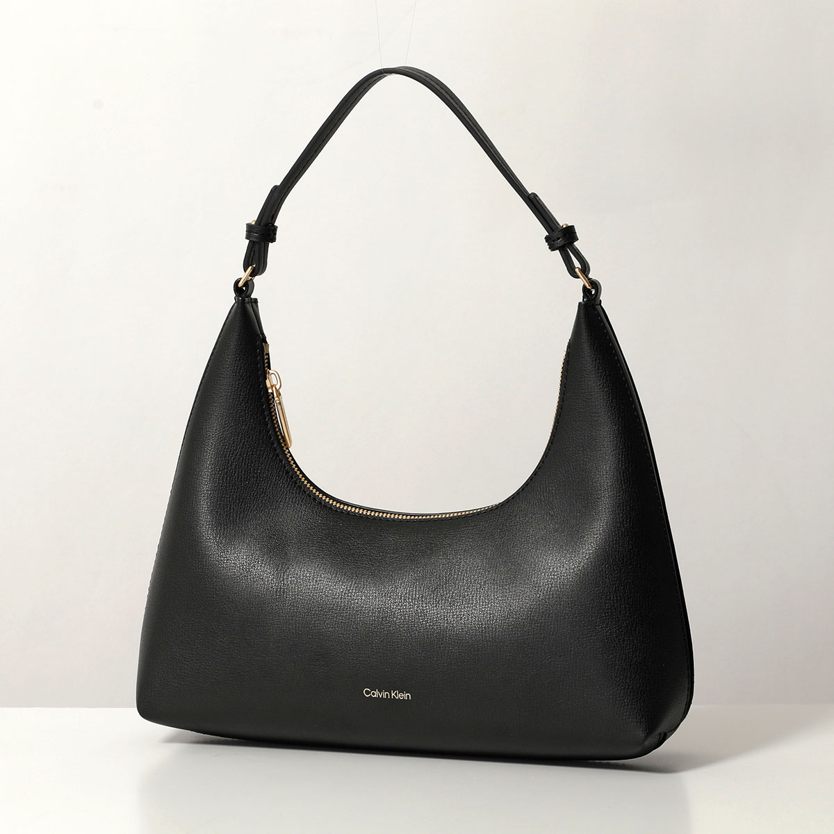   カルバンクライン　ハンドバッグ カルバン クライン Calvin Klein ☆ブラックxネイビーckモノグラム柄